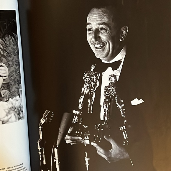 Life Magatine, Walt Disney Edition, Mickey Mouse at 90.. - Picture 4 of 13